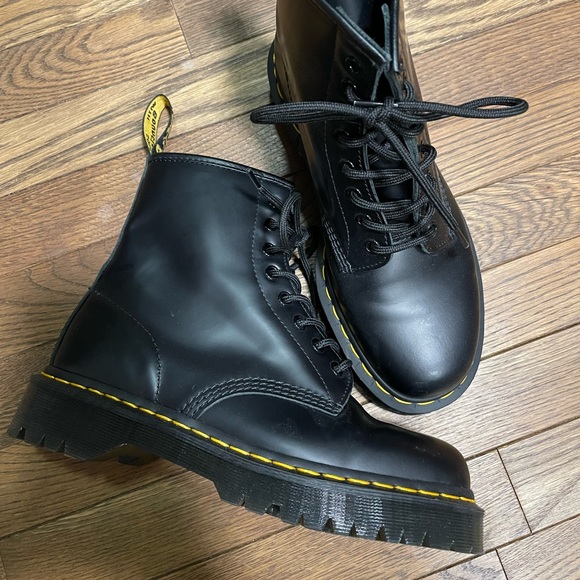Women’s Doc Marten’s 1460 Bex Smooth Leather Platform Boots. - Picture 2 of 10